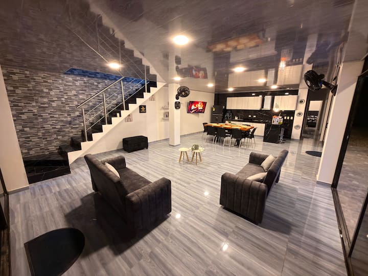 Lujosa Casa En Chinauta Con Piscina Y Jacuzzi - San Bernardo, Colombia