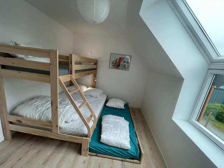Cama de 140 más dos camas individuales