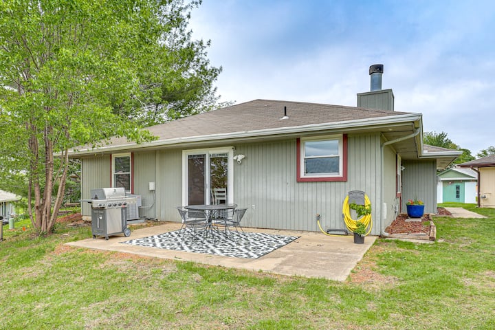 13 Mi To Kauffman Stadium! 'Cottontail Cottage' - Lake Jacomo, Blue Springs