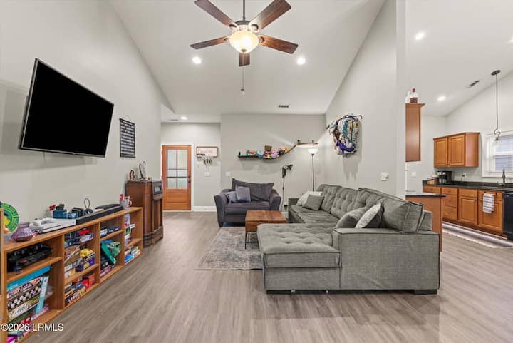 House With Fenced Yard Minutes From Parris Island - Beaufort, SC