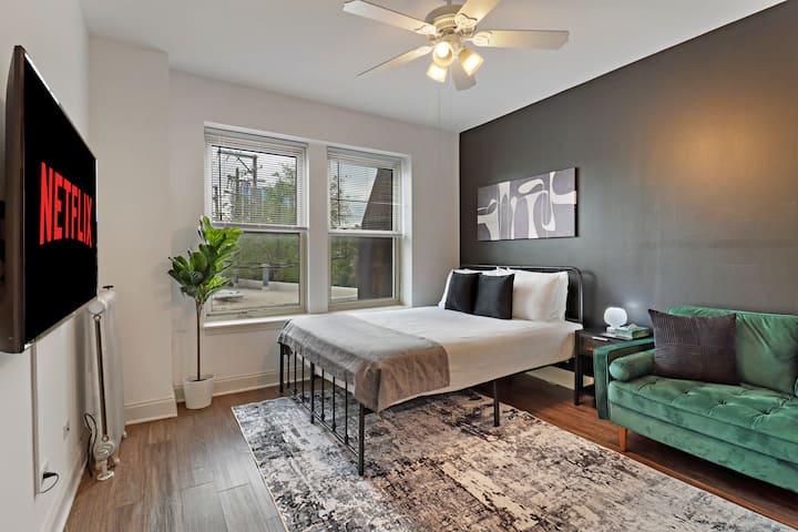 Stylish Hyde Park Studio | Close To Uchicago - Rainbow Beach, IL