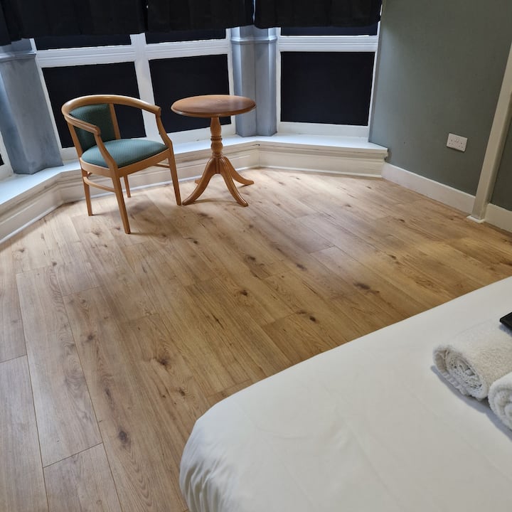 Standard Double Or Twin Room En-suite With Shower - Kingston upon Hull