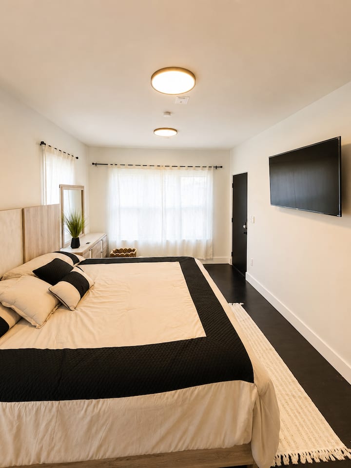 Casa B • Modern Private Suite - Brownsville, TX