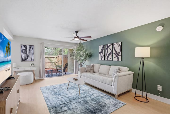 Stylish 1/1 New Condo Near Siesta + Heated Pool - Sarasota, FL