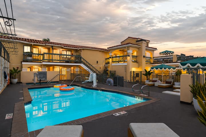 Rooftop Ocean Views + Pool • Walk To Beach - Laguna Beach