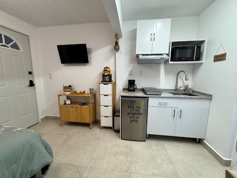 Popular Airbnb listing: Private, equipped & central loft Smart lock access in Iztacalco