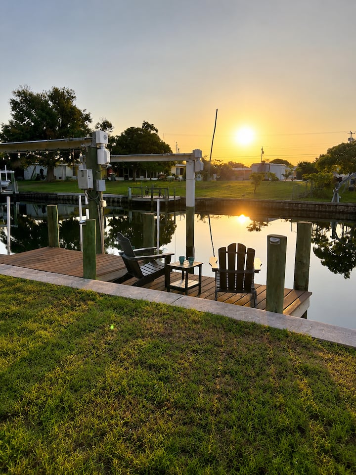 Boaters Paradise Waterfront Home W/dock & Kayaks - Port Charlotte, FL