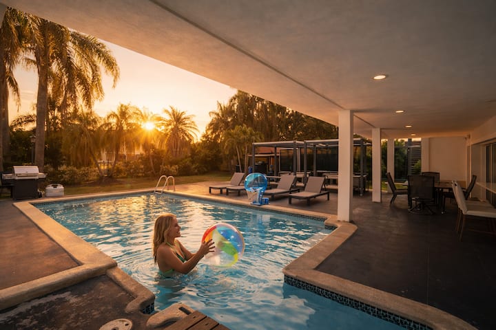 Modern Oasis W/ Pool, Bbq, Game Room & Playground - Cutler Bay