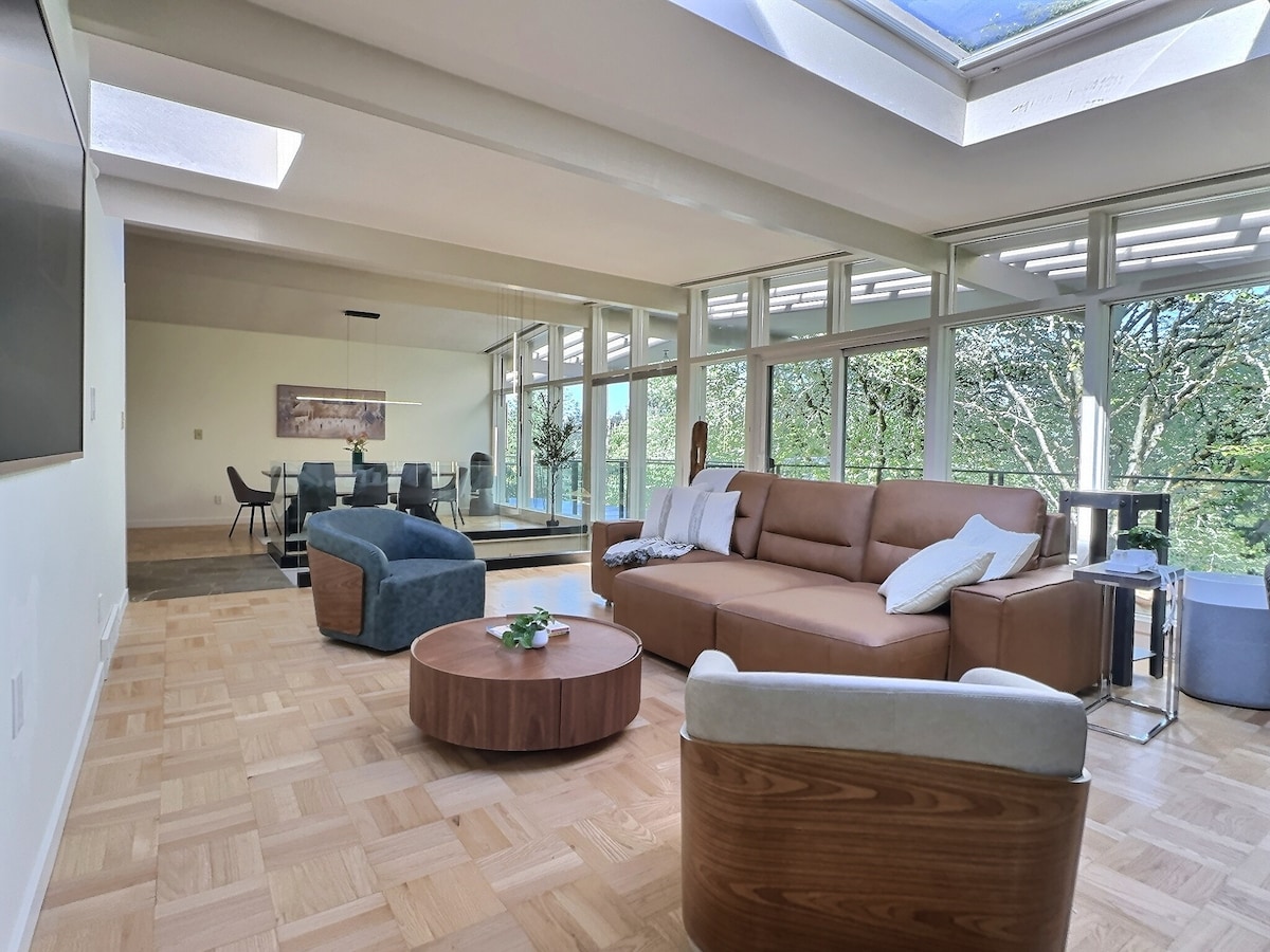 Spacious 3BR/2BA - Parking-Near Beach/Downtown/UW