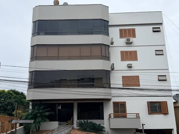 Ap De 2 Quartos Com Garagem No Centro. - Estrela