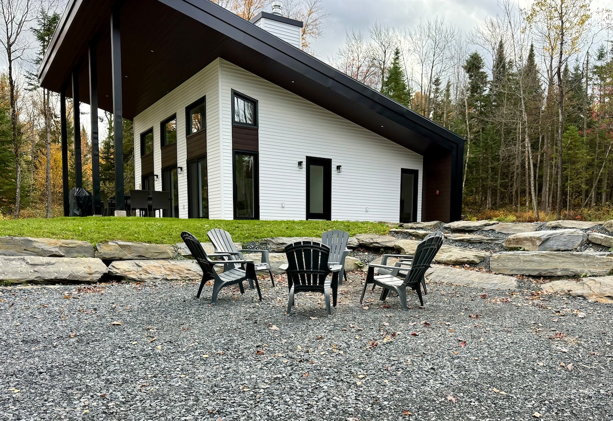 At the foot of the peaks - Houses for Rent in Scotstown, Quebec, Canada ...