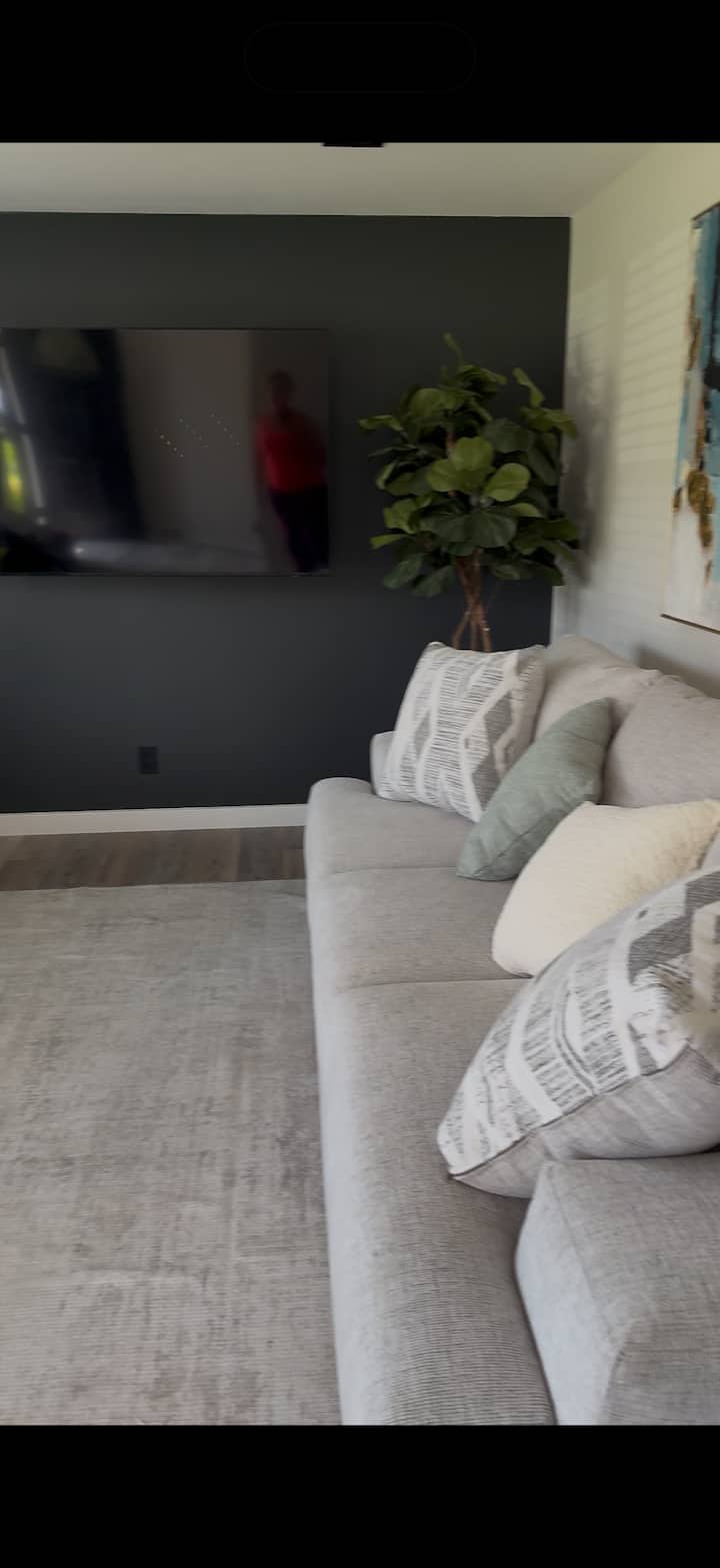 Modern 3br Retreat, Near Airport - Rochester, NY