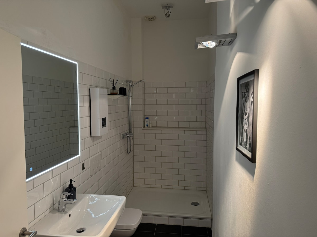 Modern and calm | Close to Düsseldorf and the exhibition center