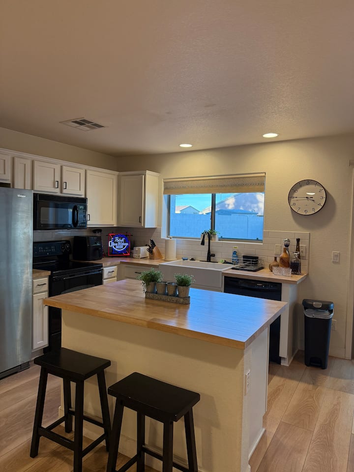 Amazing Home In Queen Creek/ Santanvalley - San Tan Valley, AZ