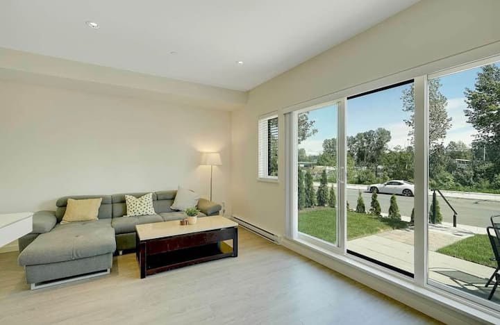 Riverfront Retreat W/ Private Rooftop Deck - Delta