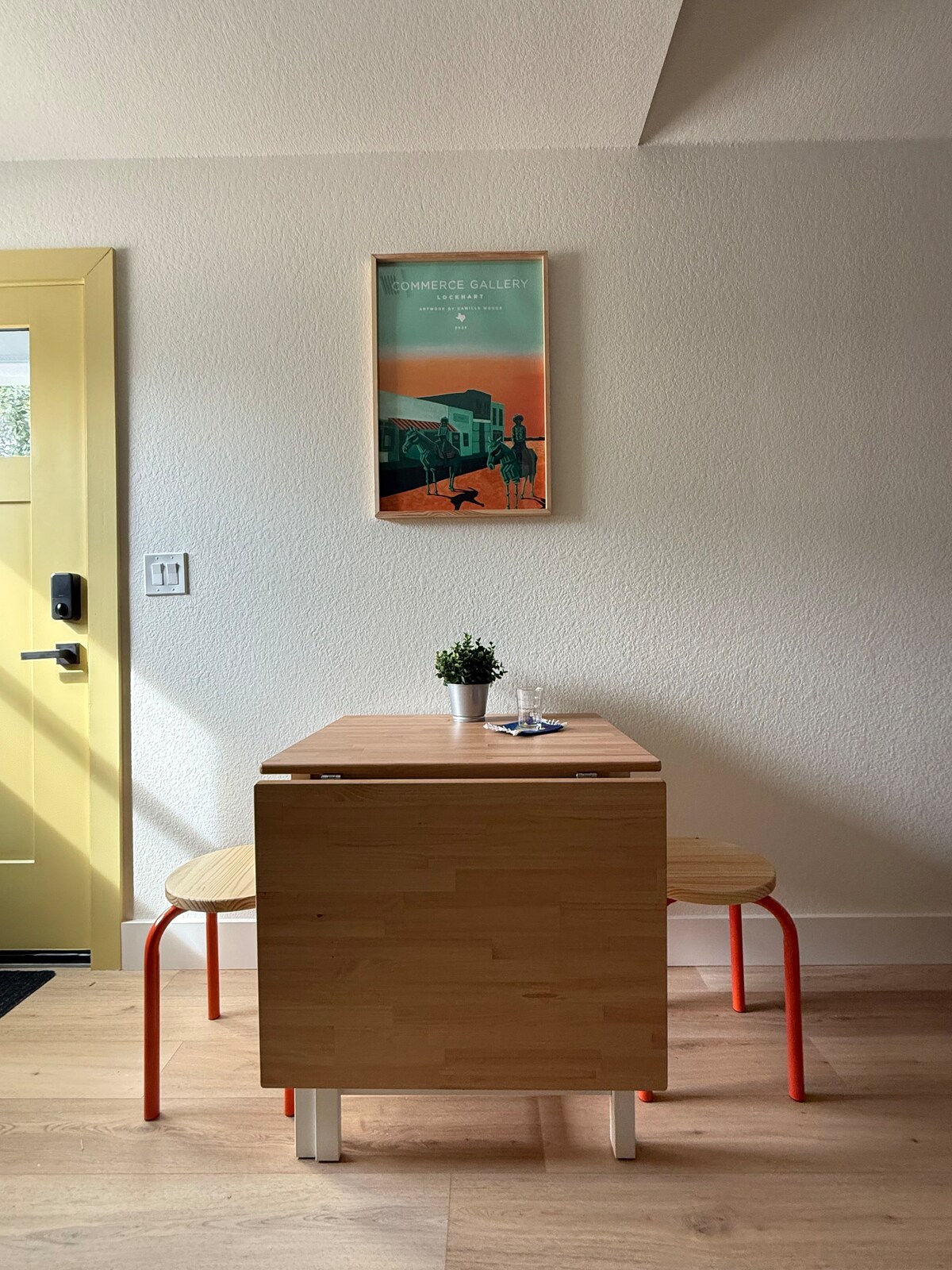 Charming private garage studio in central Austin.