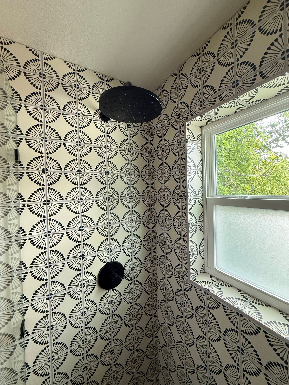 Charming private garage studio in central Austin.