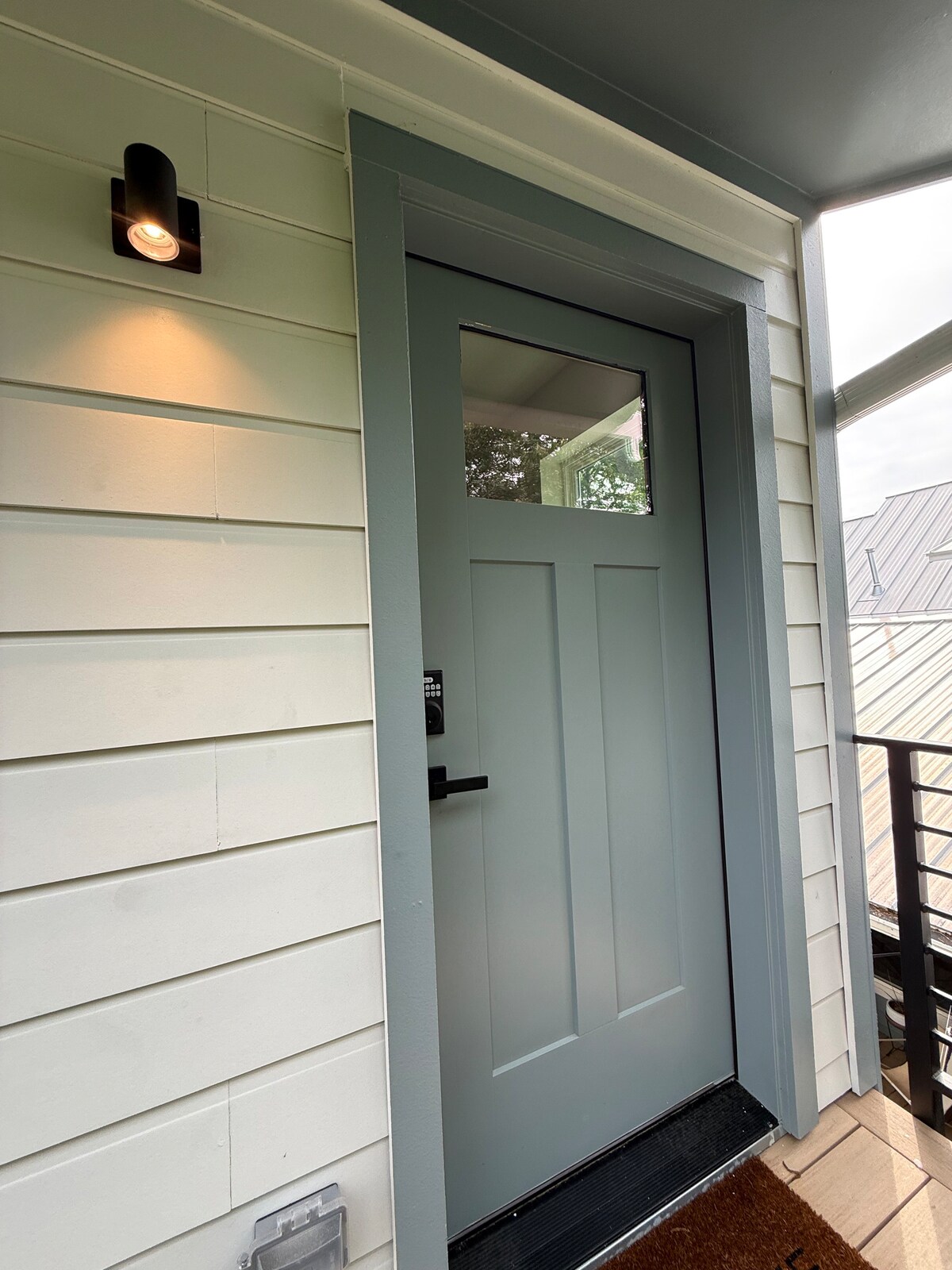 Charming private garage studio in central Austin.