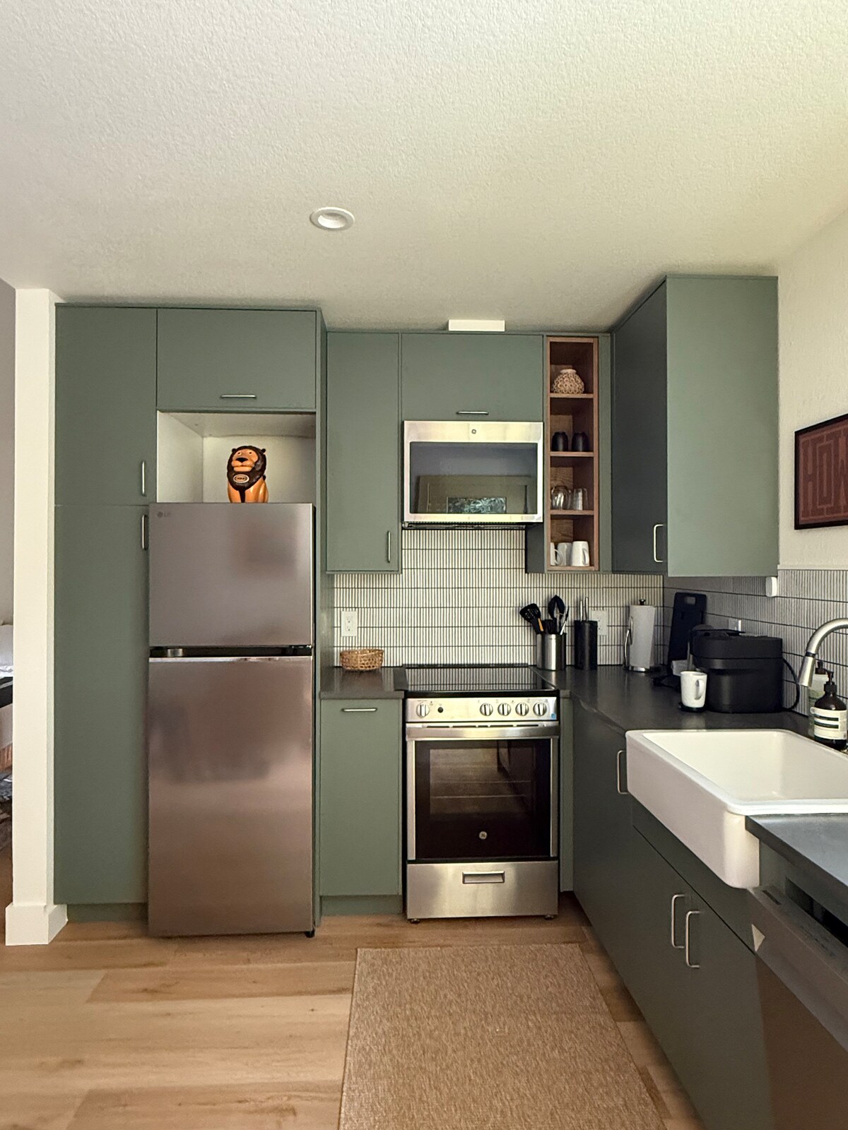 Charming private garage studio in central Austin.