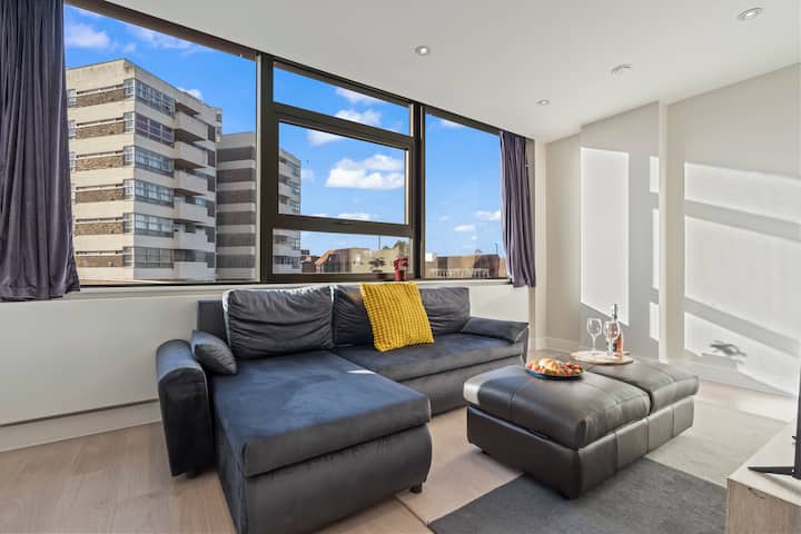 Large Apartment For 6 Guests, Individual Beeds - London Heathrow Airport (LHR)