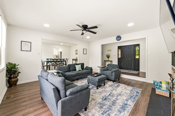 Lakefront Near Crowders | Deck, Views & Game Room - Gastonia, NC