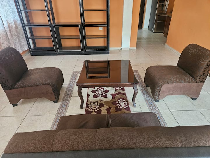 Casa Amplia Con 3 Cuartos, Cocina Y 2 Baños - Puerto Cortés