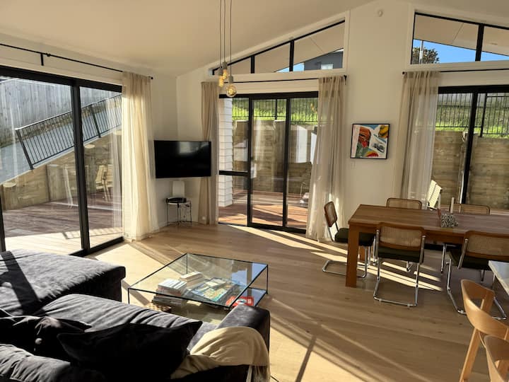 Beach 10-min Walk, Ev Charger, Pets, Sleeps 8 - Waipu
