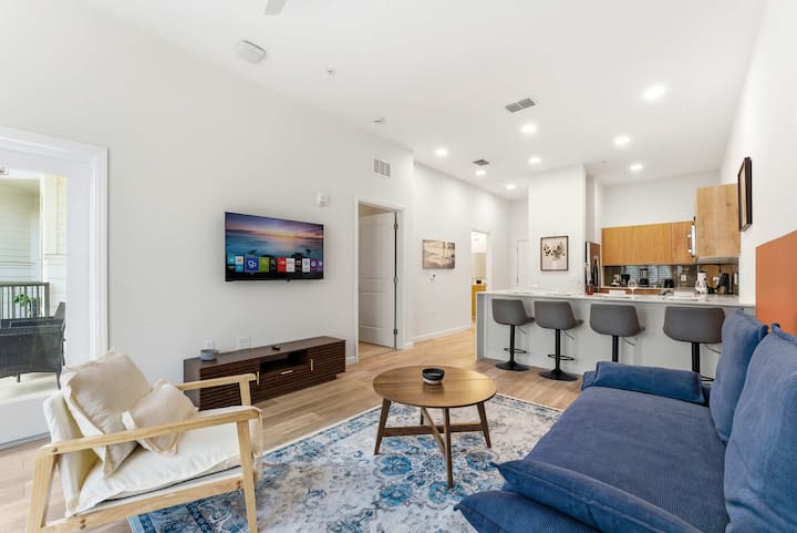 Modern Oasis | King Bed Pool & Gym Near Epic U - Orlando