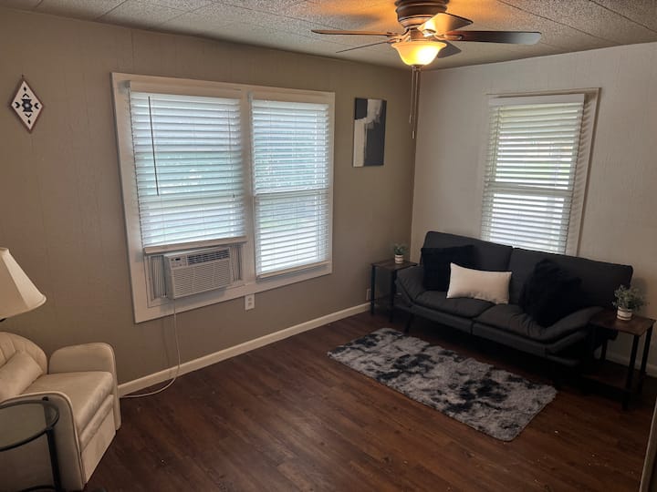 The Cozy Cottage - Brownwood, TX