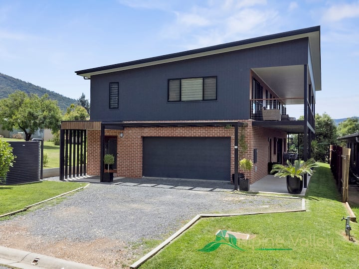 Modern 2 Bedroom Downstairs Apartment - Mount Beauty