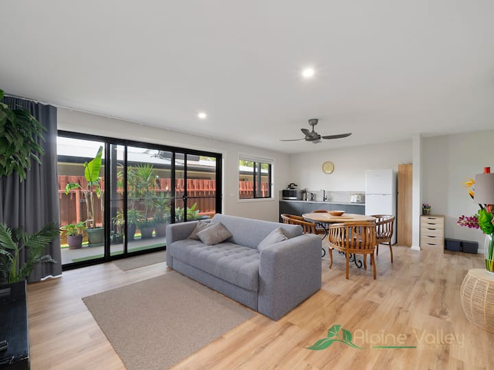 Modern 2 Bedroom Downstairs Apartment - Mount Beauty