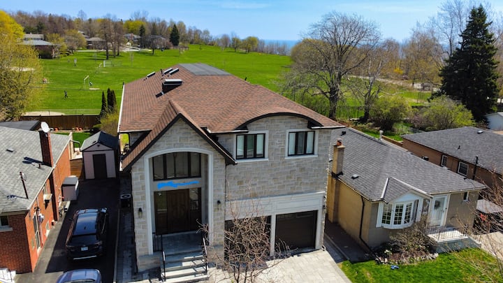 Spacious Luxury Home—25 Minutes To Downtown. - Toronto