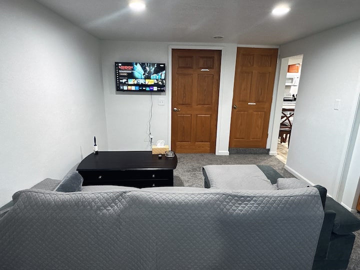 Lower-level Walkout Suite / Large Yard – West Side - Dubuque, IA