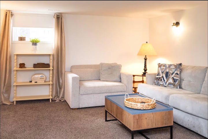 8th St Lower Level Haven - Medicine Hat