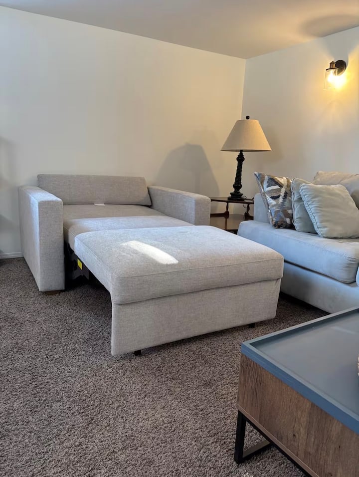 8th St Lower Level Haven - Medicine Hat