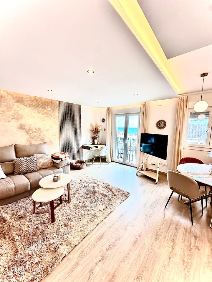 Chic Apt, Beach Access & Sea View - Torremolinos