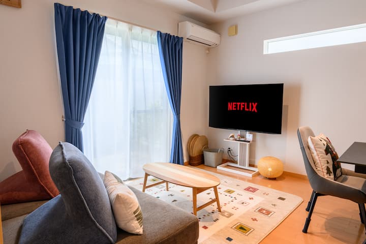 岡山市内の住宅街にある広々120㎡・4ldk・最大8名宿泊可！家族やグループ旅行に最適。無料p2台有 - 岡山市