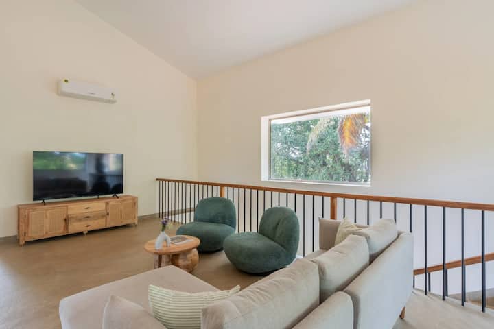 Living room image 4
