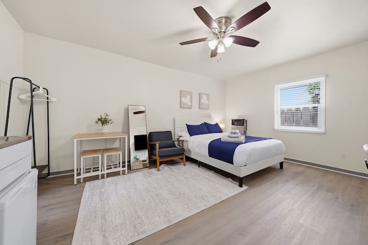 Urban Studio Retreat  Near Culver City - Ladera Heights, CA