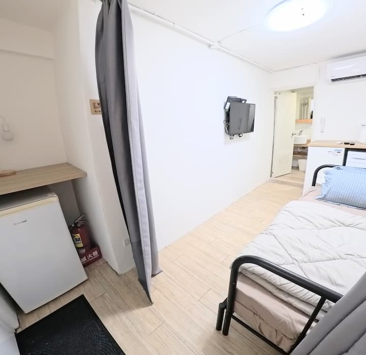 Workspace evidence from Simple Room For 1 Guest, 1st Floor, Single Room, 6 Stops to Taipei Main Station, Private Bathroom, Washing Machine