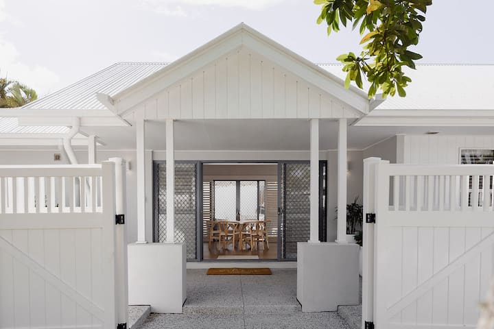 Villa With Spa And Putting Green - Buderim