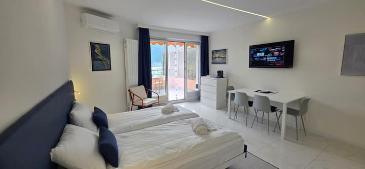 Sunny Lake View Blue & Orange- Family Suite - Bissone