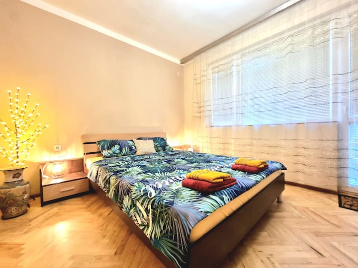 Top Center-2bd Apartment 1st Floor With Terrace - Burgas