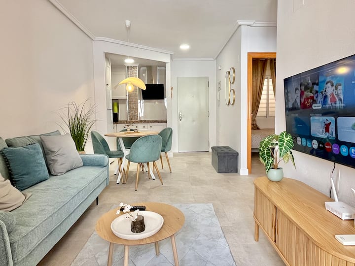 Stunning Apartment With Pool View | 100 M Beach - Torrevieja