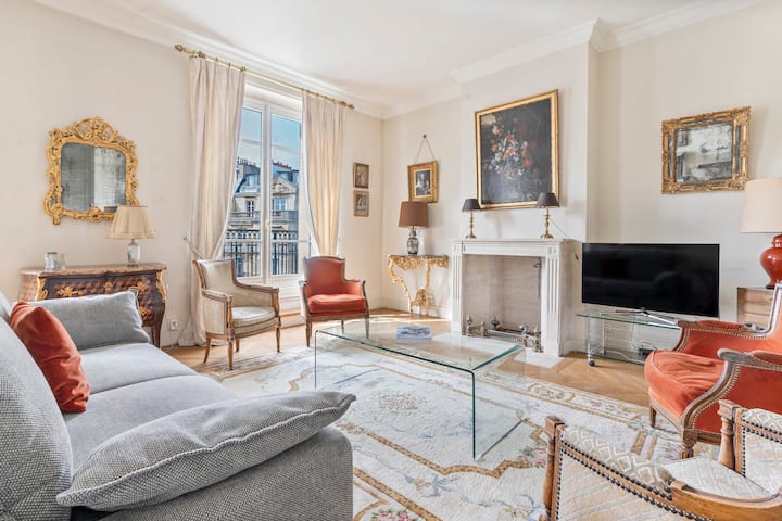 Haussmannien Lumineux Avec Balcon Filant - 16e - Puteaux