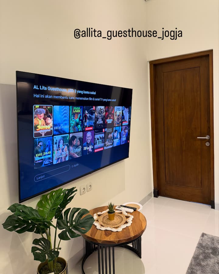 Allita Jogja With Private Pool Kitchen Dining - ジョクジャカルタ