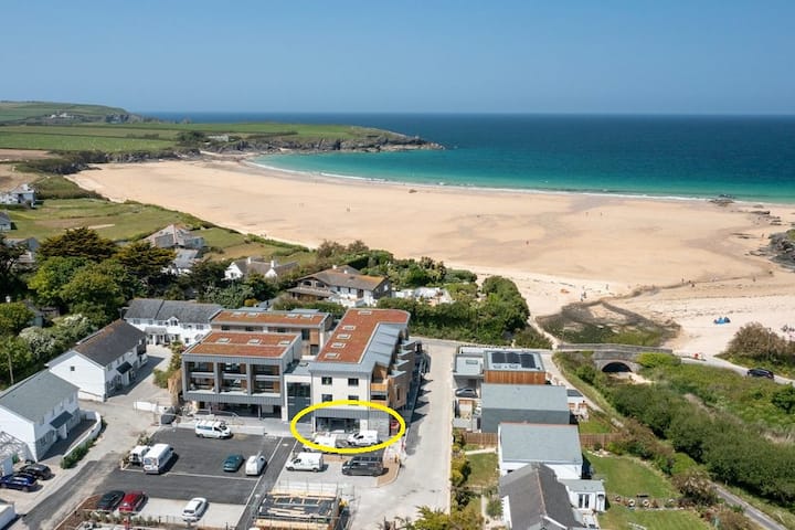 3 Bedroom Beachfront Apt With Parking - Harlyn Bay - Padstow