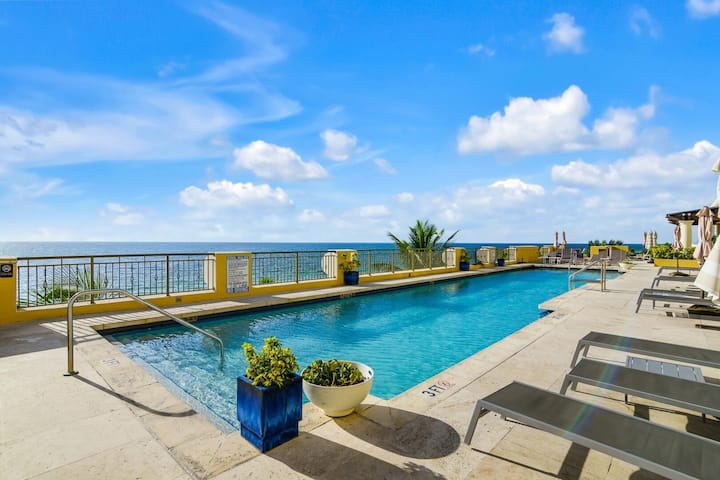 Oceanview Suite 2 Queens L Beachfront Escape - Fort Lauderdale, FL