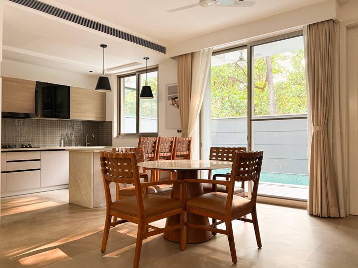 Dining area image 1
