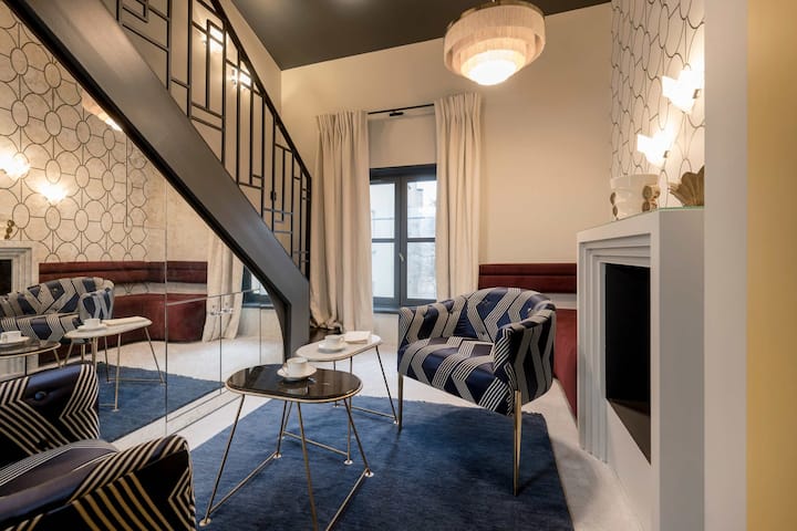 Suite Bianca. Duplex 2 Ch / 4 Pers - Vue Tour Rose - Lyon